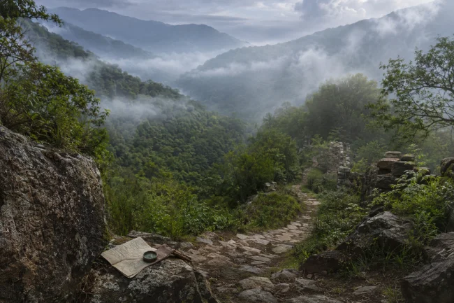 Daskusza Exploration misty valley